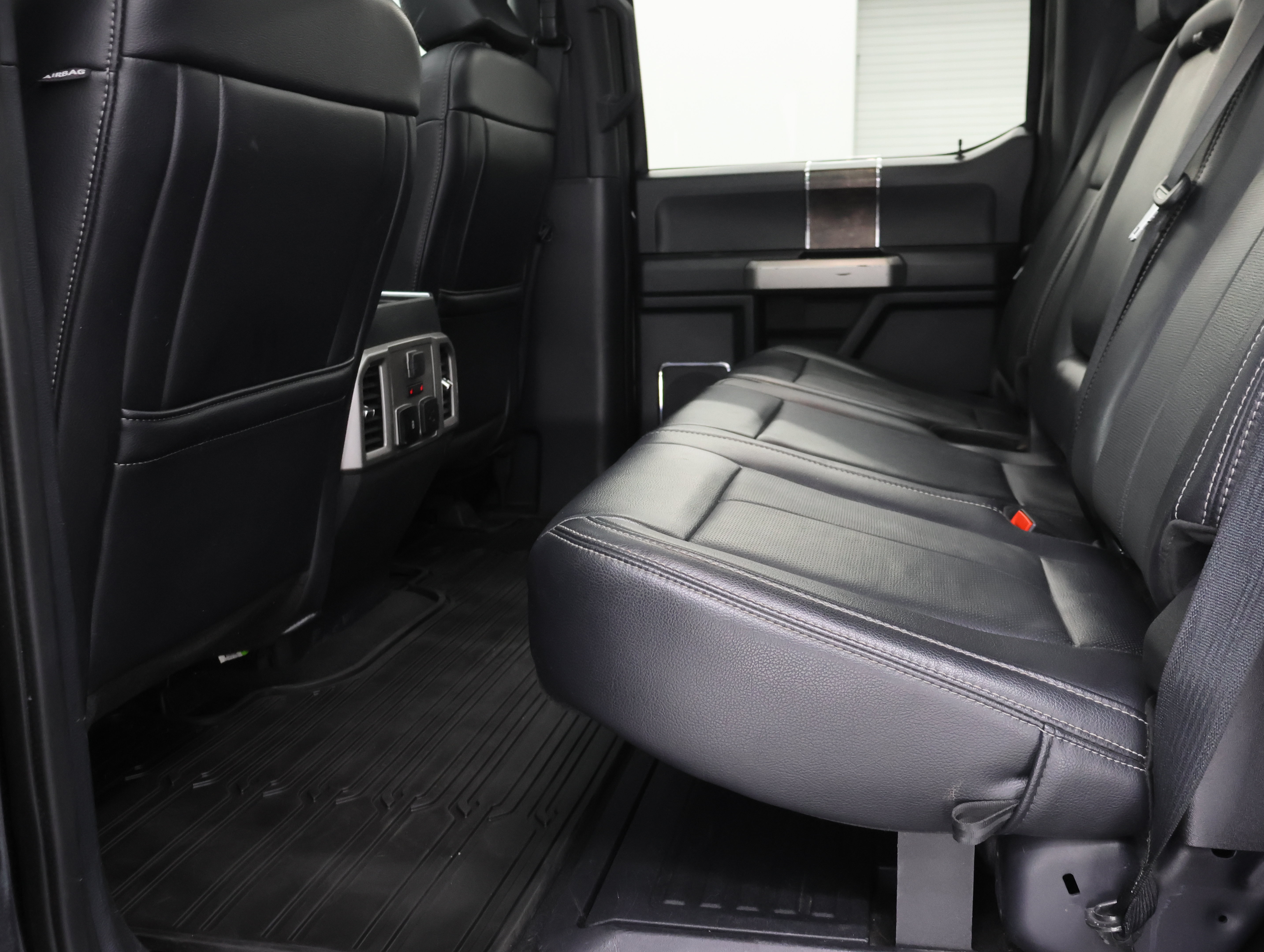Used 2022 Ford F250 Lariat w/ Black Appearance Package AWD/4WD image 35