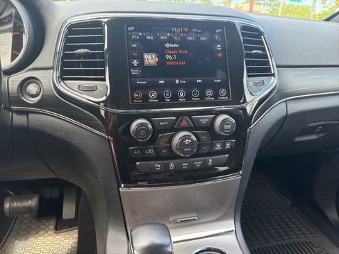 Used 2022 Jeep Grand Cherokee Limited image 13