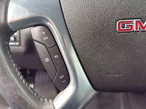 Used 2015 GMC Acadia SLE image 16