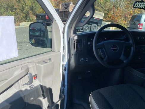 Used 2024 GMC Savana 2500 w/ Driver Convenience Package image 10