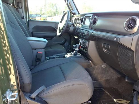 Used 2022 Jeep Wrangler Unlimited Sport image 11