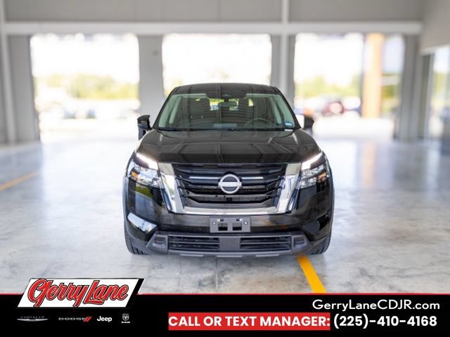 Used 2025 Nissan Pathfinder SV FWD image 2