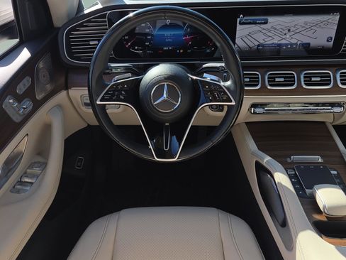 Used 2024 Mercedes-Benz GLE 350 4MATIC image 11