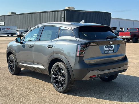 New 2025 Nissan Kicks SR image 6