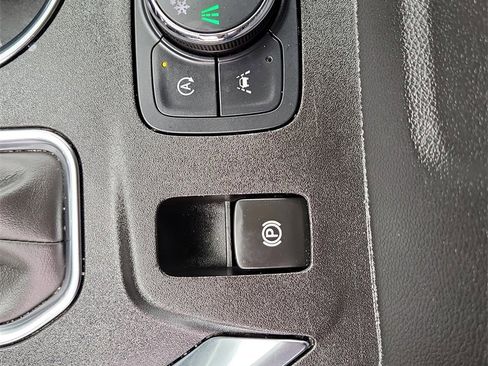 Certified 2023 Chevrolet Traverse LT image 44