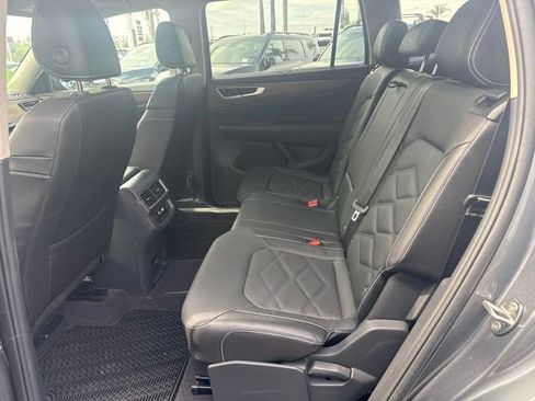 Used 2024 Volkswagen Atlas SE AWD/4WD image 10