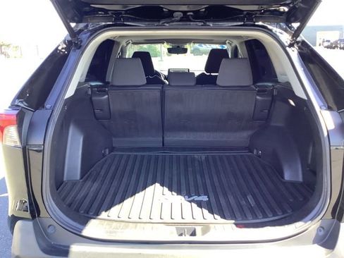 Used 2022 Toyota RAV4 XLE w/ Convenience Package image 30