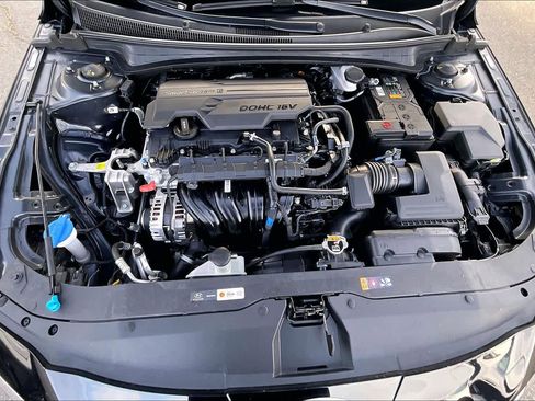 Used 2024 Hyundai Elantra SE image 13