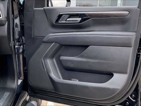 Certified 2025 Chevrolet Tahoe Z71 image 21