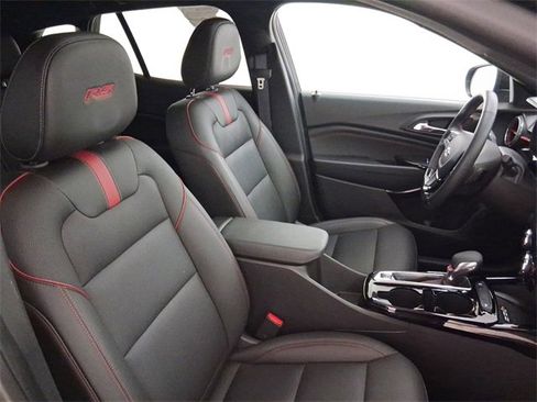Used 2025 Chevrolet Trax RS w/ Sunroof Package image 14