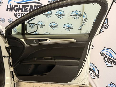 Used 2019 Ford Fusion SE image 19