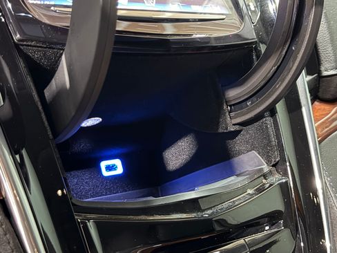Used 2016 Cadillac Escalade Luxury RWD image 31