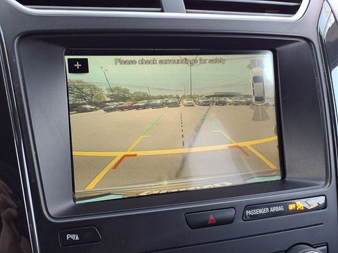 Used 2018 Ford Explorer XLT w/ Equipment Group 202A FWD image 9