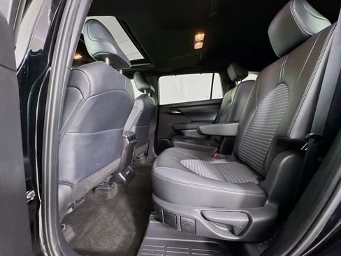 Certified 2025 Toyota Highlander XSE AWD/4WD image 24
