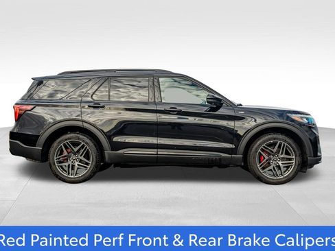 Used 2025 Ford Explorer ST-Line w/ ST-Line Street Pack image 8