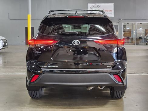 Used 2022 Toyota Highlander XLE image 10