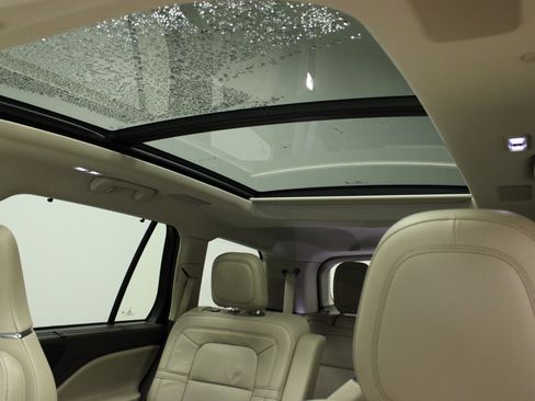 Used 2020 Lincoln Aviator Reserve w/ Equipment Group 202A image 10