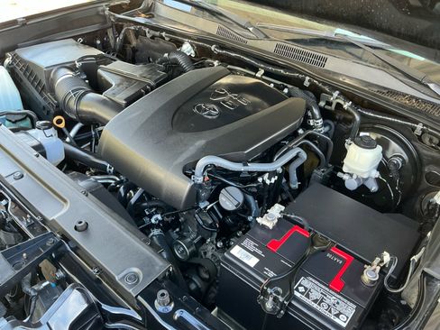 Used 2020 Toyota Tacoma TRD Sport w/ Technology Package image 22