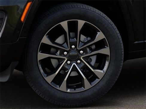 New 2025 Jeep Grand Cherokee Overland w/ Luxury Tech Group IV image 8