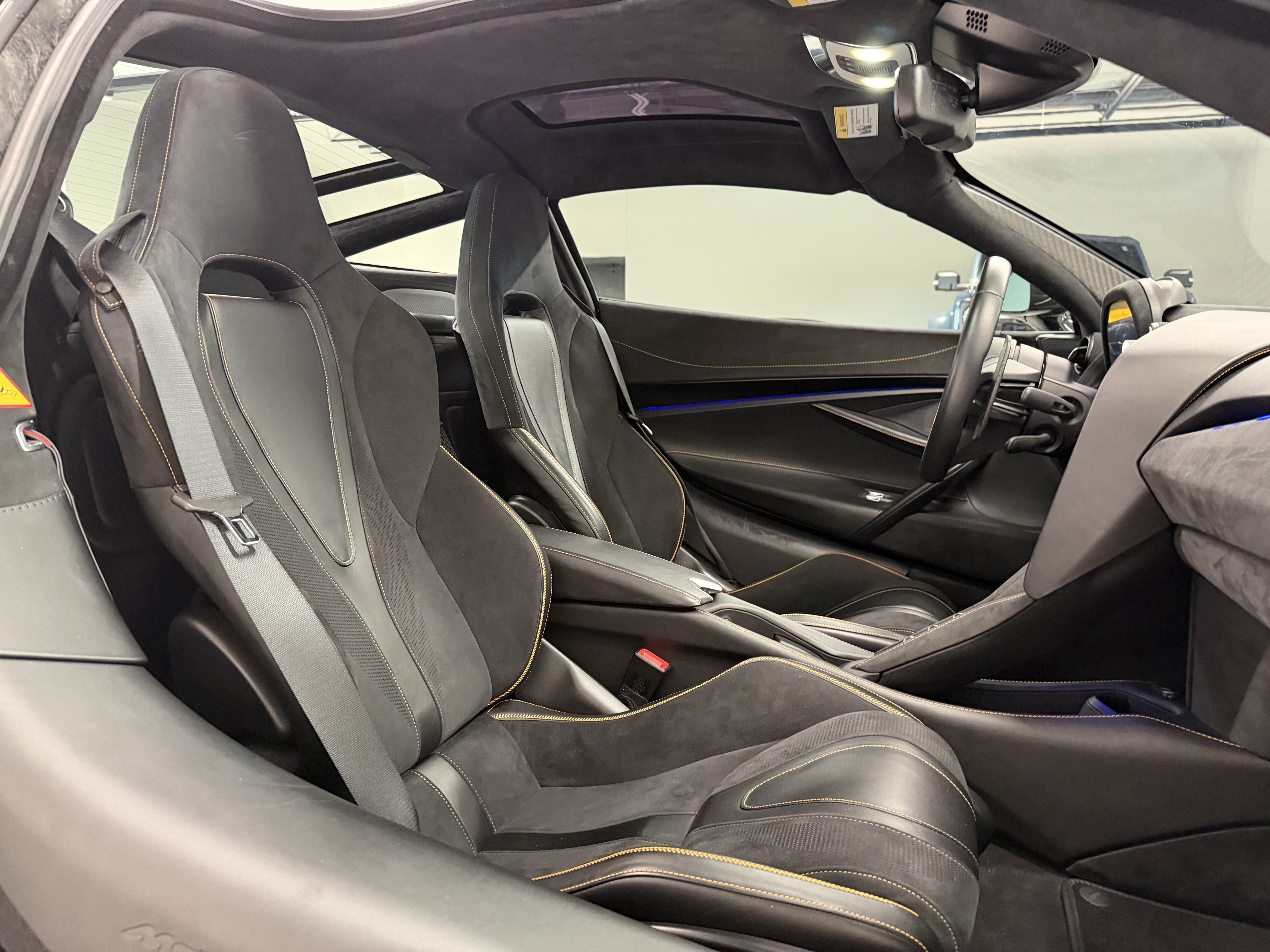 Used 2020 McLaren 720S Performance RWD image 17