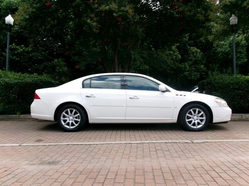 Used 2007 Buick Lucerne CXL w/ Luxury Package FWD image 7