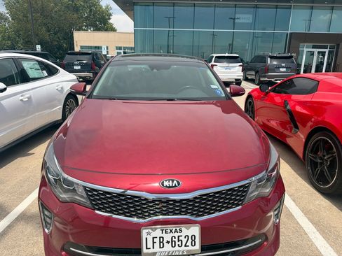 Used 2018 Kia Optima SX w/ Technology Package FWD image 2