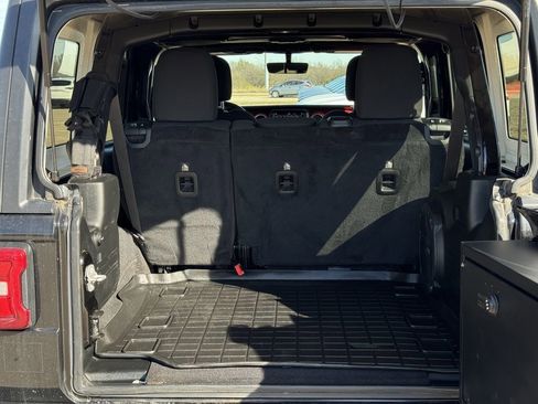 Used 2018 Jeep Wrangler Unlimited Rubicon image 33