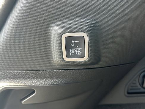 Used 2022 Jeep Grand Cherokee Overland w/ Luxury Tech Group IV image 30