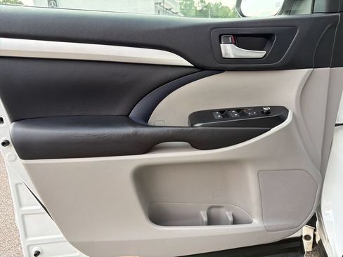Used 2017 Toyota Highlander XLE FWD image 29