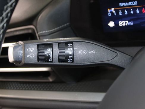 Used 2024 Chevrolet Traverse LT image 39