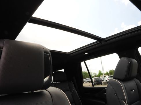 Certified 2024 Cadillac Escalade Sport w/ LPO, ONYX Package AWD/4WD image 28