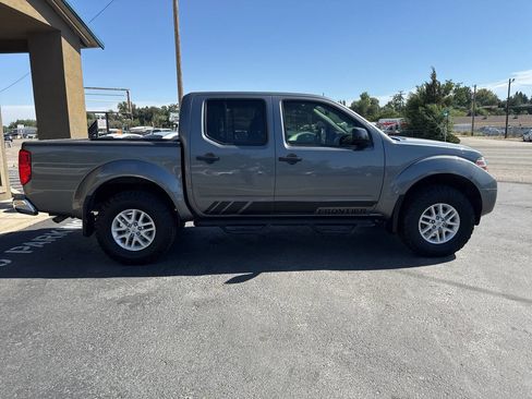 Used 2018 Nissan Frontier SV image 8