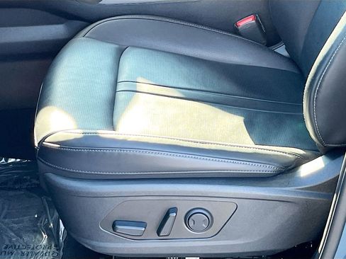 Certified 2025 Kia Sorento EX image 18