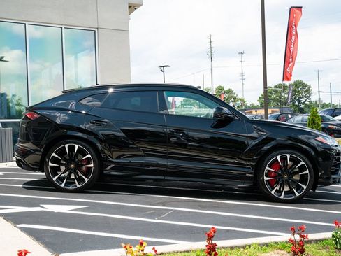 Used 2021 Lamborghini Urus AWD/4WD image 10