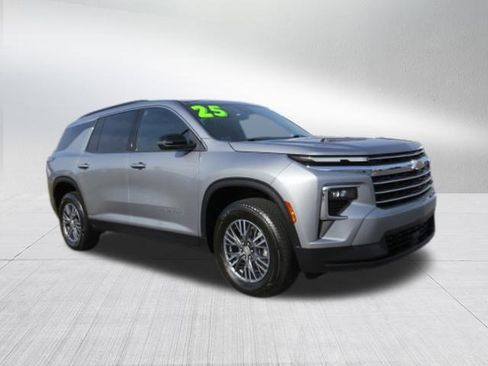 Certified 2025 Chevrolet Traverse LT image 2