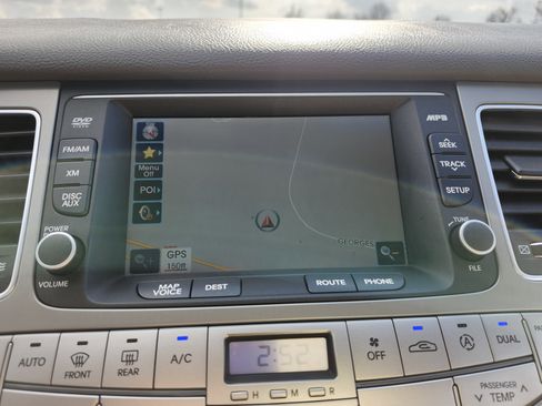 Used 2013 Hyundai Genesis 3.8 w/ Premium Pkg image 4