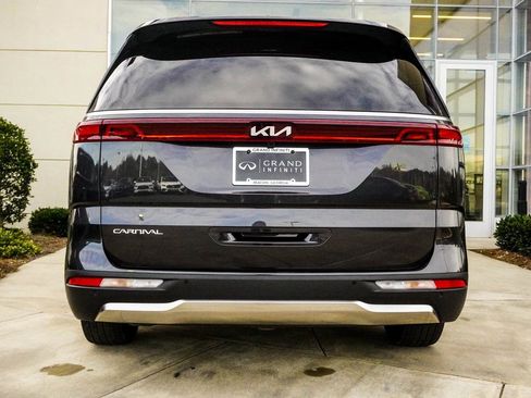 Used 2023 Kia Carnival SX image 10