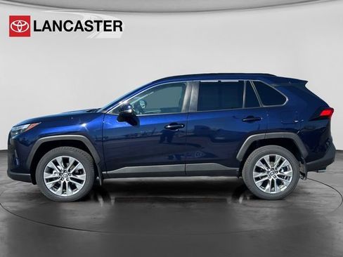 Used 2022 Toyota RAV4 XLE Premium image 4