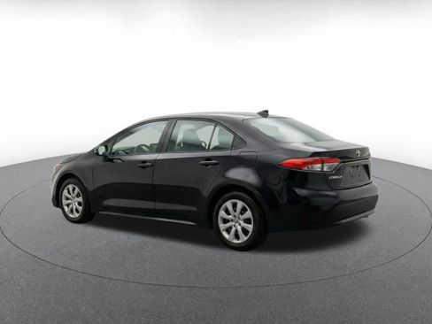 Used 2025 Toyota Corolla LE FWD image 4