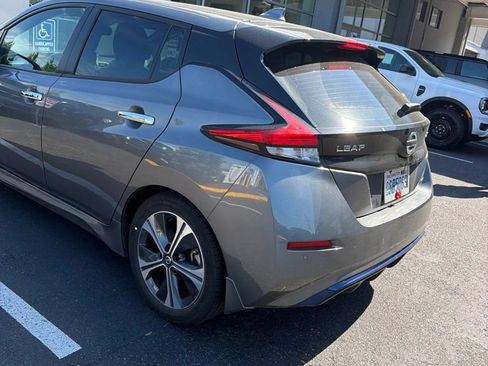 Used 2022 Nissan Leaf SV w/ SV Technology Package FWD image 4