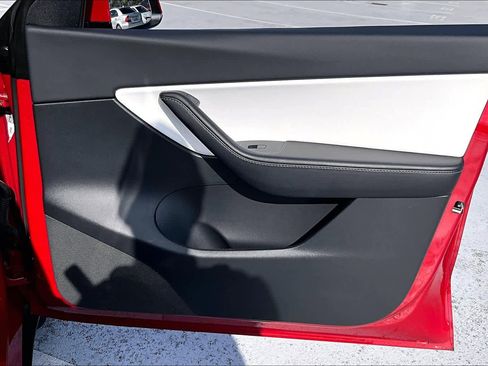 Used 2021 Tesla Model Y Long Range image 21