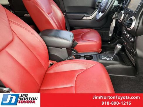 Used 2013 Jeep Wrangler Unlimited Rubicon AWD/4WD image 15