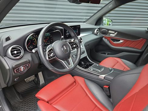 Used 2022 Mercedes-Benz GLC 300 4MATIC image 4