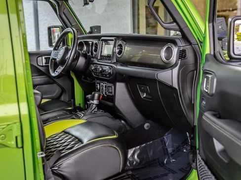 Used 2019 Jeep Wrangler Unlimited Sahara AWD/4WD image 39