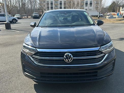 Certified 2023 Volkswagen Jetta SE w/ Panoramic Sunroof Package image 2