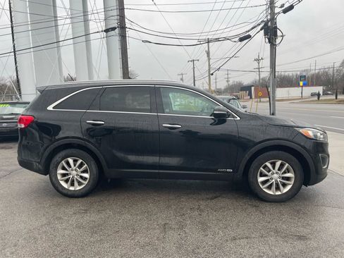 Used 2016 Kia Sorento LX image 2