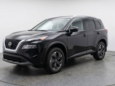Used 2025 Nissan Rogue SV AWD/4WD image 3