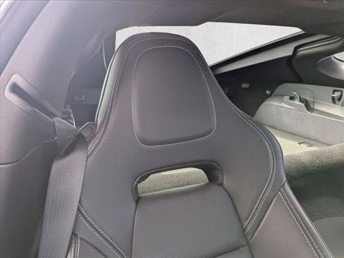 Used 2019 Chevrolet Corvette Stingray Coupe w/ Z51 1LT RWD image 13