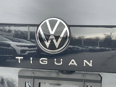 Used 2022 Volkswagen Tiguan SE R-Line image 21