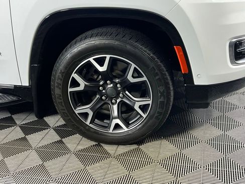 Used 2023 Jeep Wagoneer Series III w/ Rear Seat Video Group 1 image 10